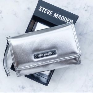 Steve Madden | Cellphone Wallet Wristlet | Silver
Like New